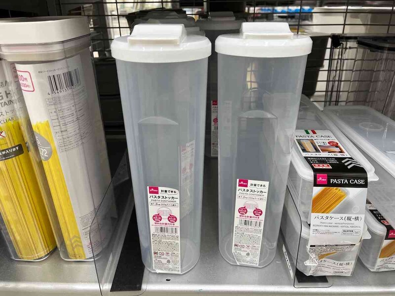 ダイソーの「パスタストッカー（高さ約27.7cm）」