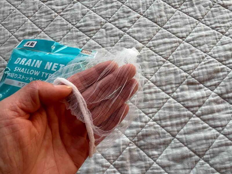 セリアの「水切りストッキングネット円錐型50枚 浅型」は伸縮性あり