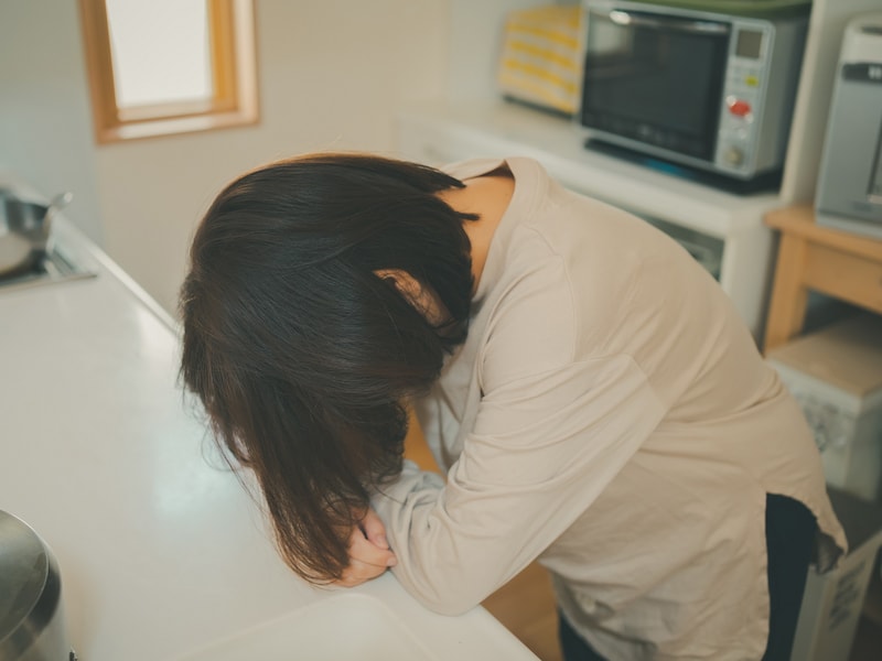 夫が何もできないせいで、高熱でも家事をしなければならない……