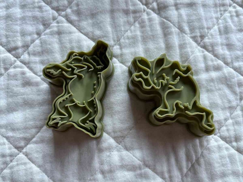 セリアの「クッキー抜き型　鳥獣人物戯画」はうさぎとカエルのセット