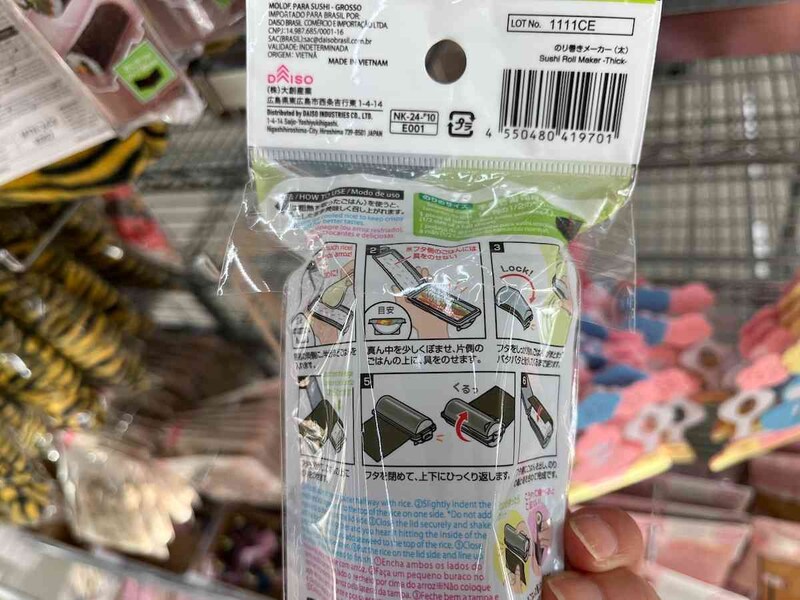 ダイソーの「食卓で簡単に！のり巻きメーカー（太）」の使い方