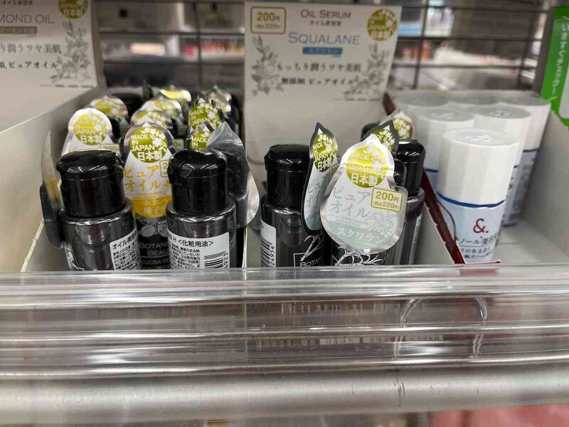 ダイソーの「日本製オイル美容液」、スクワランとホホバ種子油