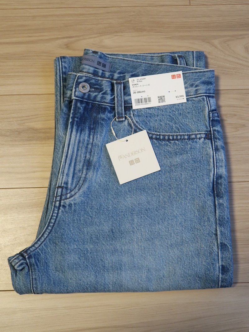 ブルーが2色あるうち、こちらは濃い方の「65 ブルー」というカラーです