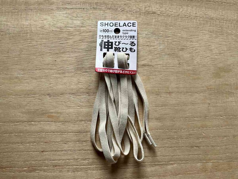 セリアの「伸び～る靴ひも　100cm  ベーシック」