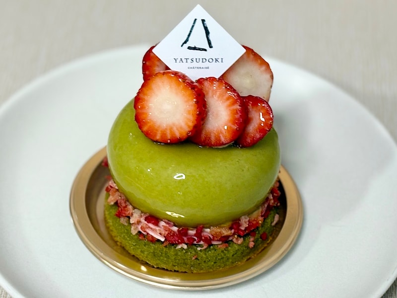 「自社農園苺とピスタチオのムース」594円(税込)