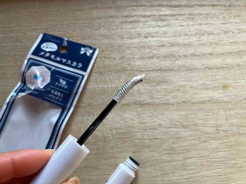 セリアの「マスカラ マシュマロホワイト」は白いマスカラ