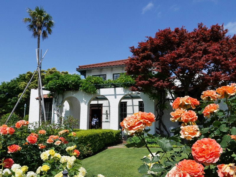 3連アーチの玄関が印象的な山手111番館(2019年5月15日撮影)