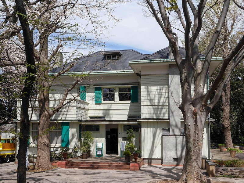 緑に囲まれたエリスマン邸(2019年4月5日撮影)