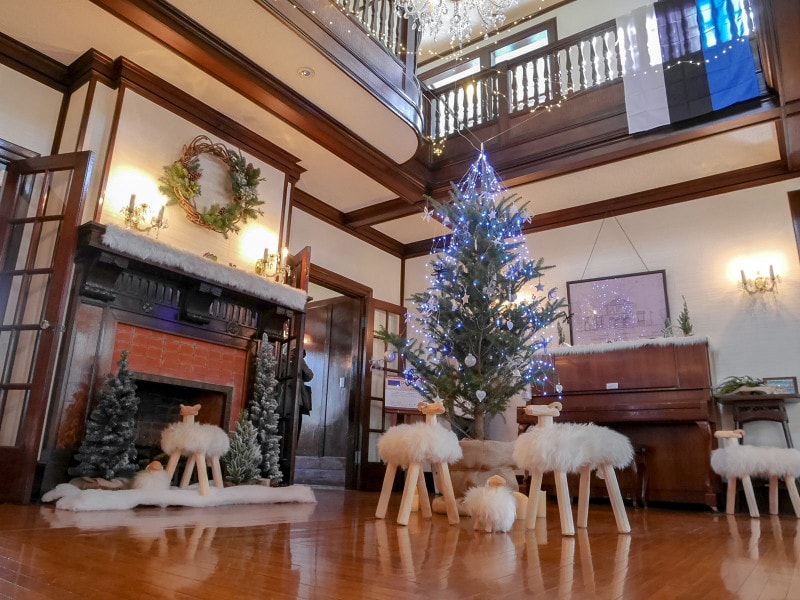 12月には各館でクリスマス装飾が施されます。山手111番館の様子(2018年12月13日撮影)