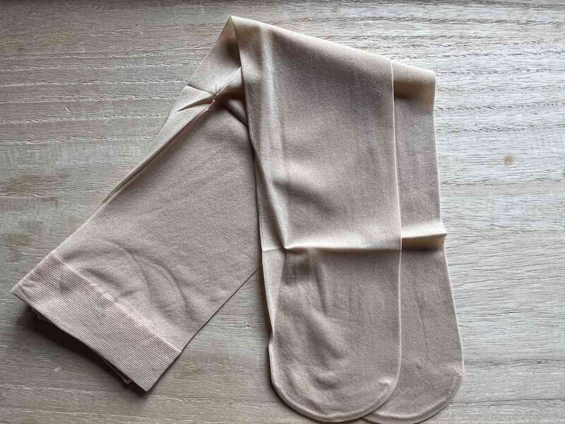 セリアの「伝線しにくい ノンラン編みストッキング」は引っ掛けても伝線しづらいノンラン編みを採用