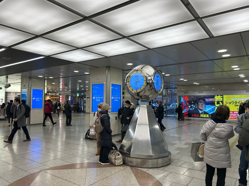 駅西､銀の時計