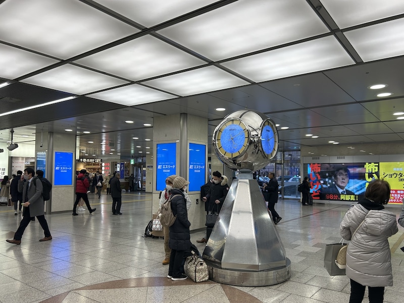 駅西､銀の時計