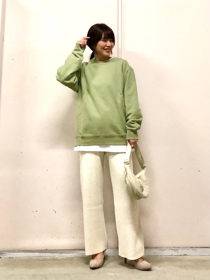 ユニクロのメンズスウェットシャツはきれい色をチョイス 出典:StyleHint