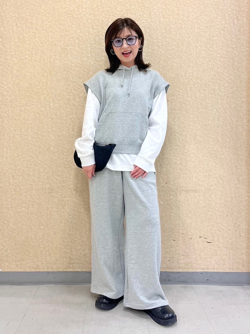 新作のノースリーブパーカはレイヤードが楽しめます 出典:StyleHint