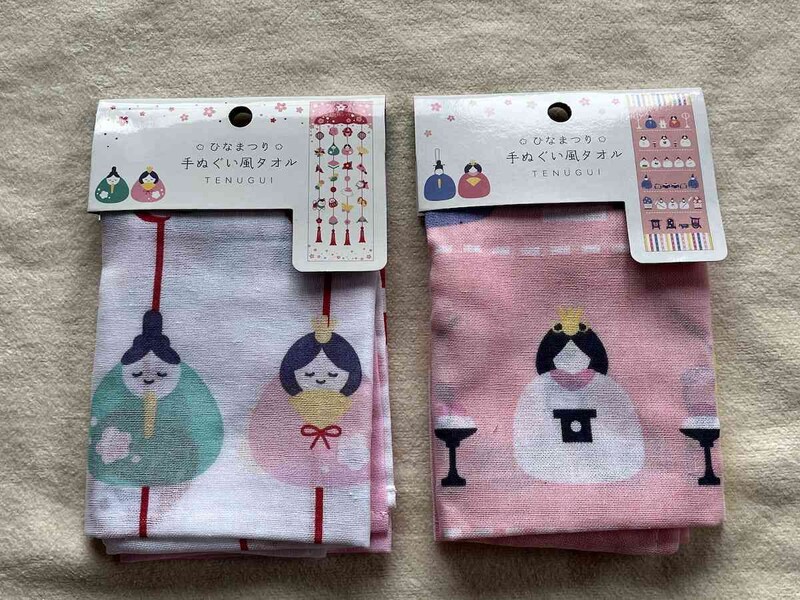 セリアの「ひなまつり手ぬぐい風タオル」