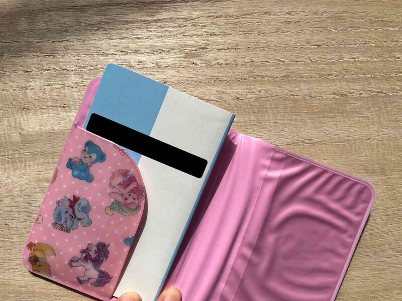 通帳も入るが、サイズオーバーぎみ