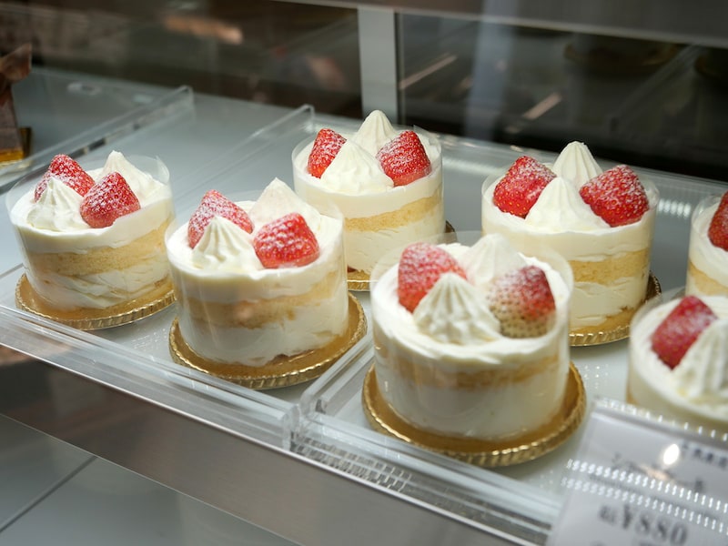 レトロなスタイルの「ショートケーキ（880円）」