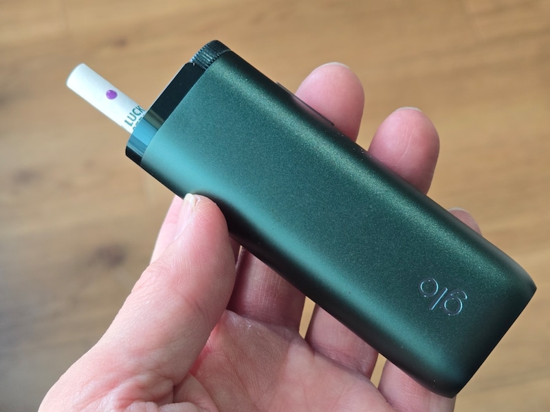 「glo HYPER」の限定カラー「エメラルドグリーン」