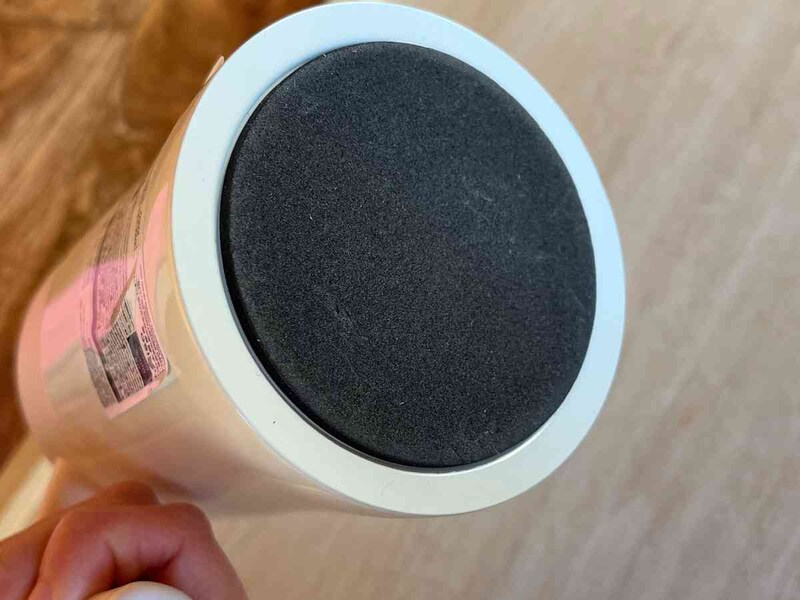 ダイソーの「取っ手付ステンレススープジャー（380mL）」の底には滑り止めあり