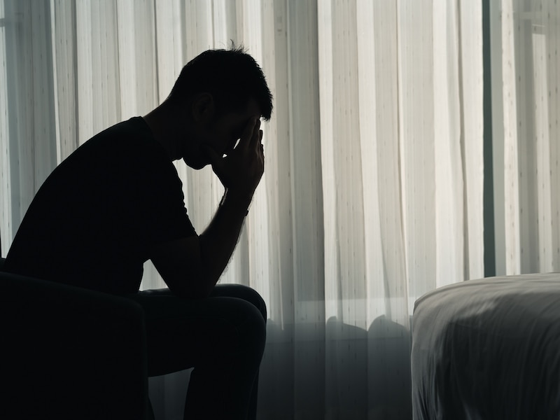悩みを誰にも相談できない男性は多い