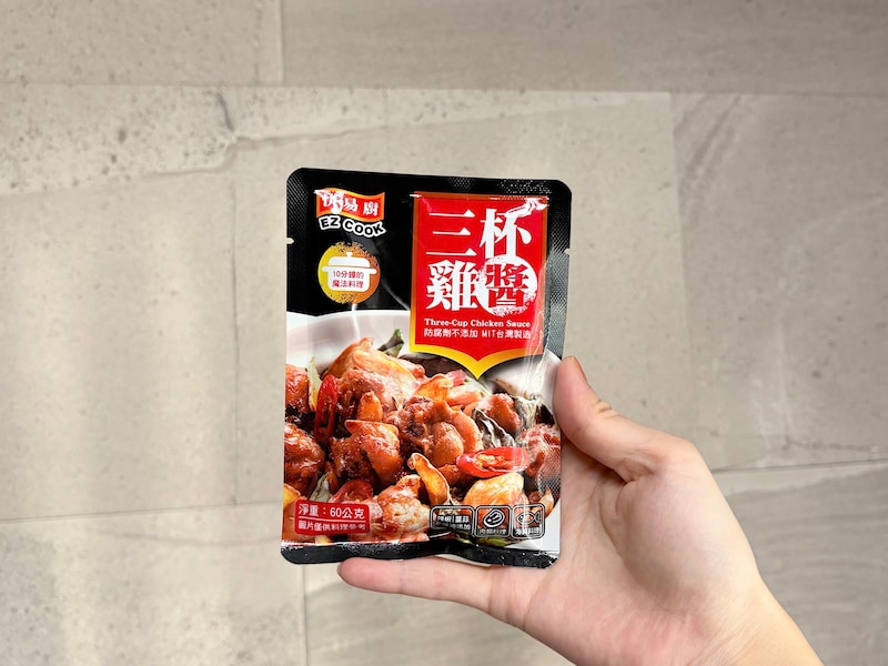 「イーリン 三杯鶏（サンペイジー）の素 60g」235円（税込）