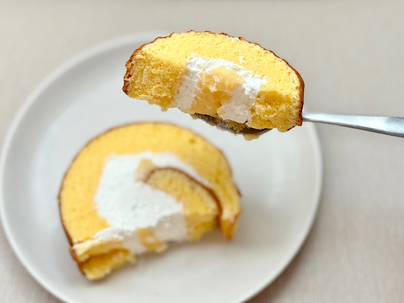 スプーンですくいながら、いただきます。ふんわり感が絶品!