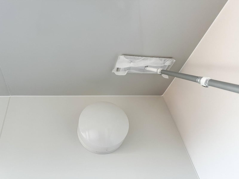 塩素系洗剤で浴室の天井掃除