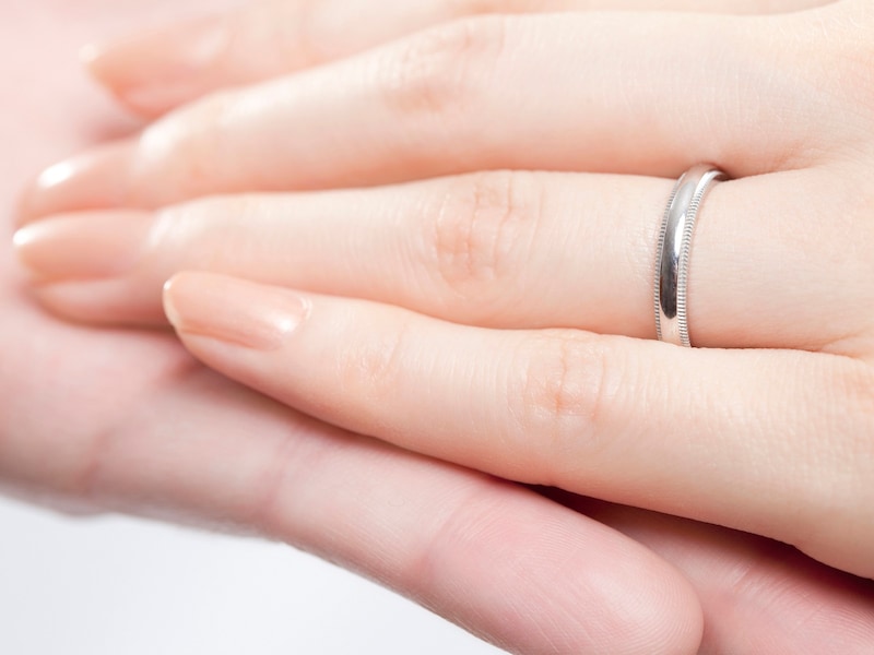 「恋愛結婚」と「友情結婚」、幸せになれるのは？