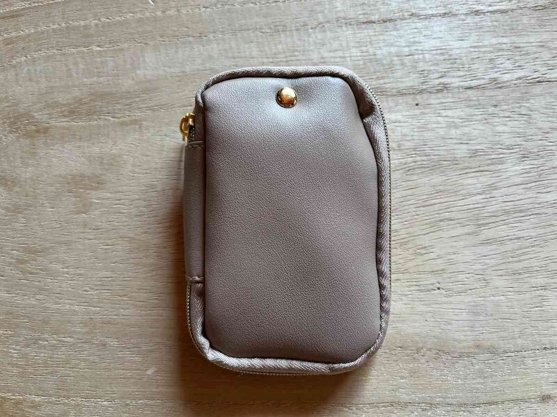 セリアの「キーケースファスナー 内ポケット付 シンプルユース」