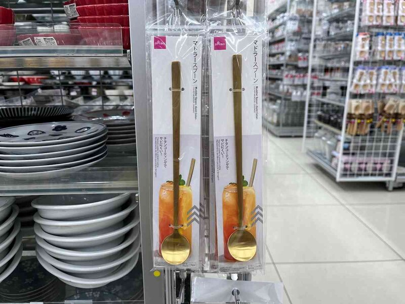 ダイソーの「マドラースプーン（ゴールドカラー）」