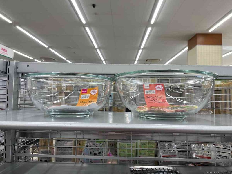 ダイソーの「耐熱ガラスボウル（23.6cm、2.4L／26.6cm、3.3L）」