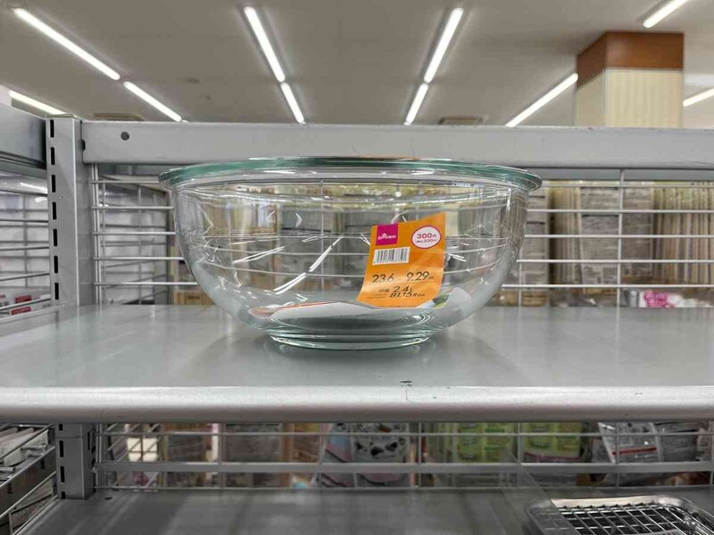 ダイソーの「耐熱ガラスボウル（23.6cm、2.4L）」