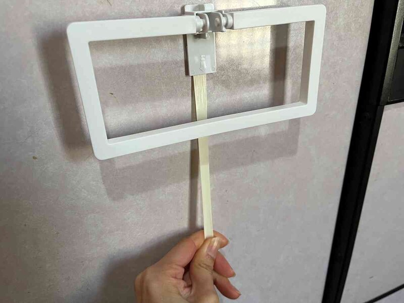 粘着テープが伸びる！