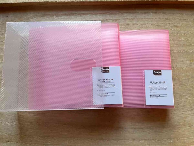 セリアの「CDファイル 16P×2冊 ケース付き ラヴィータ」