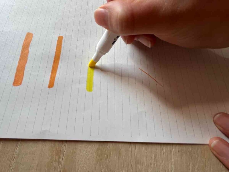 サンイエローは鮮やかな黄色