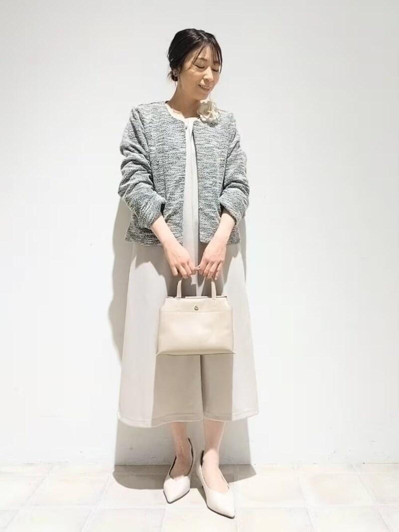 ワンピースにツイードジャケットは定番の上品な組み合わせです　出典：WEAR