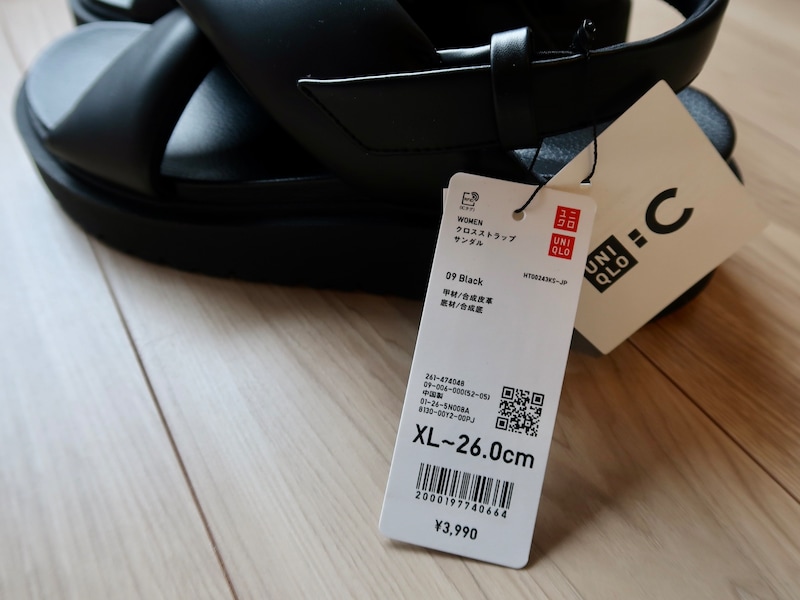 白やきれい色コーデを引き締めてくれそうなブラックをチョイス