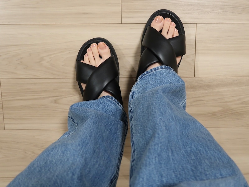 デニムやパンツと合わせるとこのような見え方に