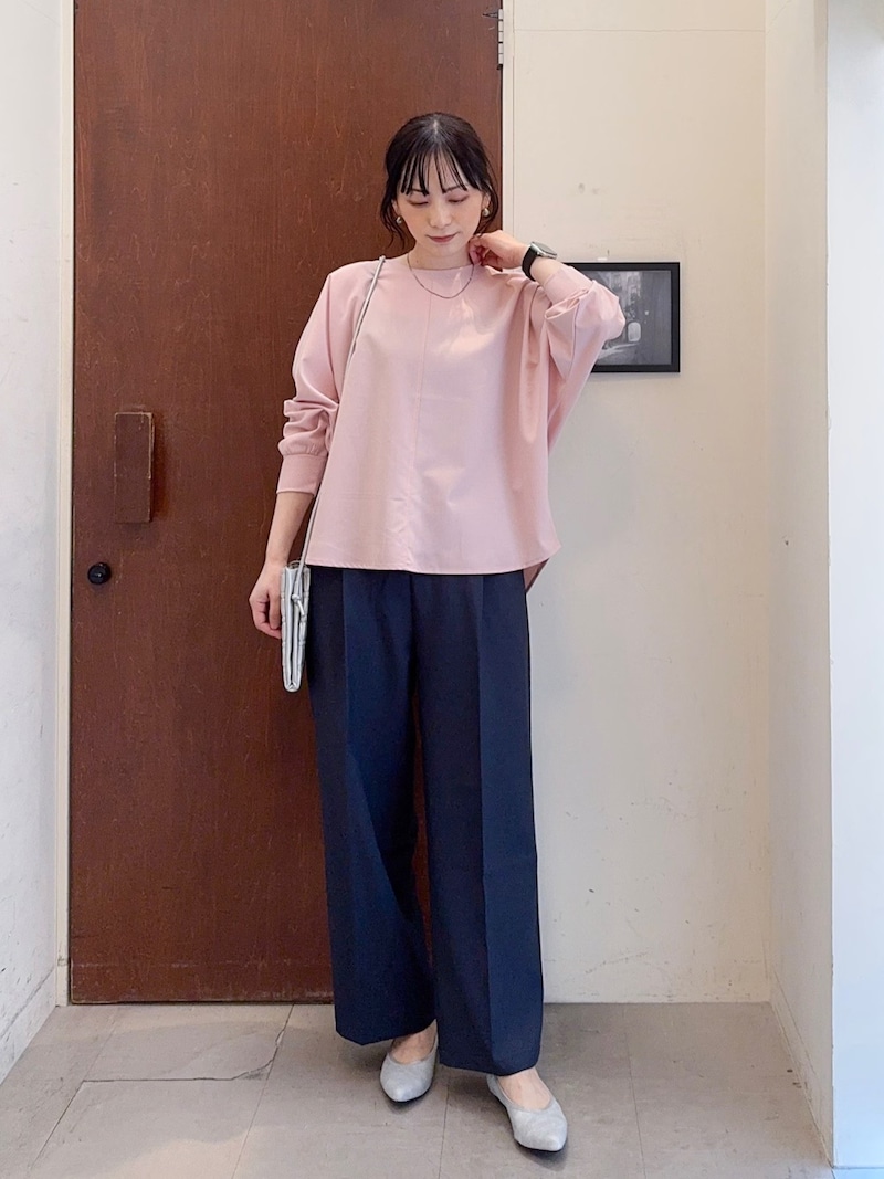 ドルマンスリーブは丈が長すぎないものが今っぽくおすすめです　出典：WEAR