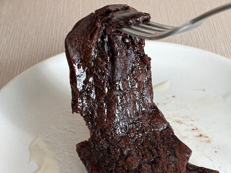 熱々の状態でいただくのがおすすめ。筆者ははちみつをかけて味変も楽しんでみました