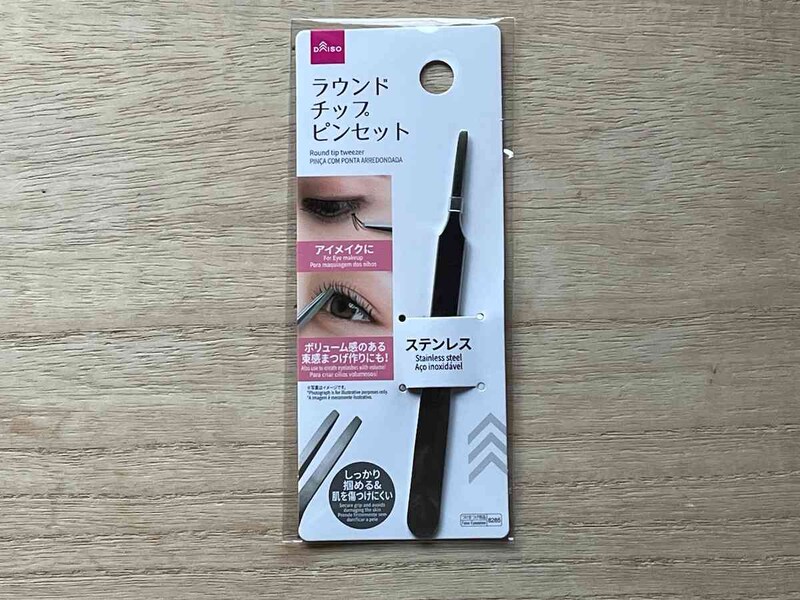 ダイソーの「ラウンドチップピンセット」は細い先端でつけまつ毛、束感まつ毛づくりにもおすすめ