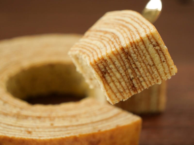 不揃いの層がしっとり食感の決め手