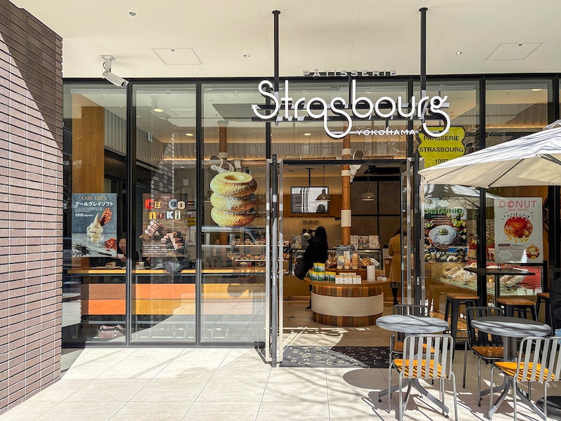 パティスリーストラスブール日本大通り店にはイートインコーナーが設けられている