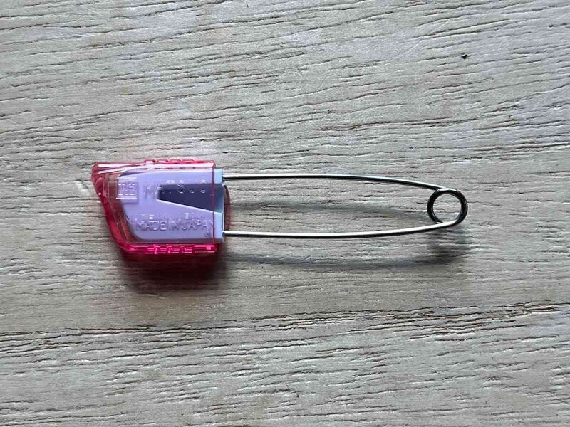 ロックキャップを押し込む