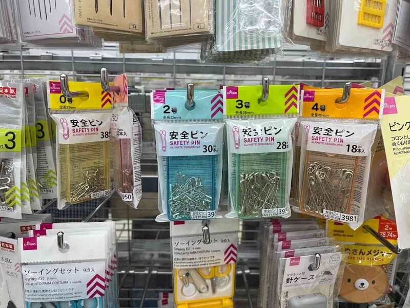 ダイソーの「安全ピン 0号／1号／2号／3号／4号」の売り場