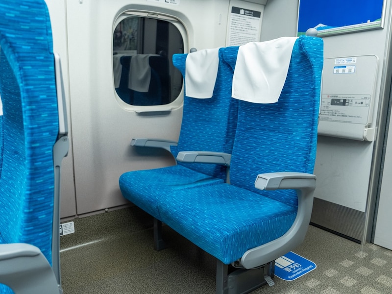新幹線の荷物置き場のマナーが物議をかもしています