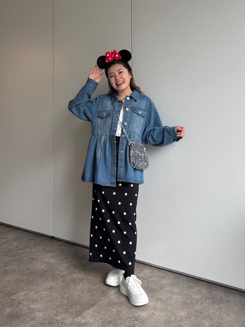 ミニーマウスのイメージにぴったりのドット柄スカートもポイントに 出典:WEAR