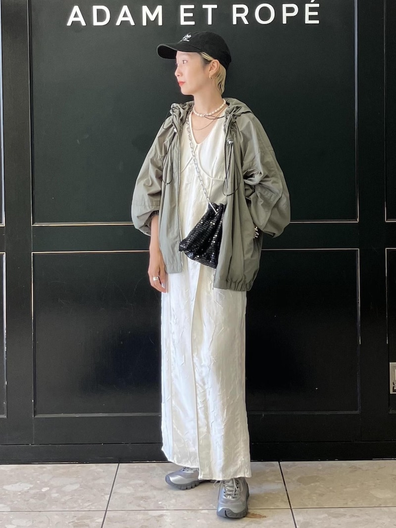 紫外線対策もでき、急な雨にも対応できる撥水仕様のアウターが優秀です 出典:WEAR