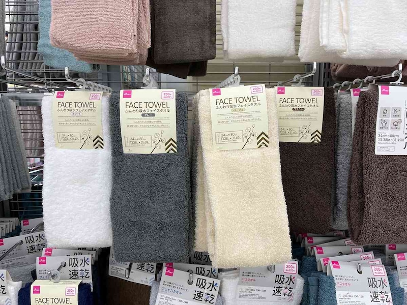 ダイソーの「ふんわり吸水フェイスタオル」
