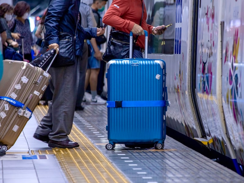 電車、バス、飛行機で遭遇した外国人旅行者の驚きの行動とは